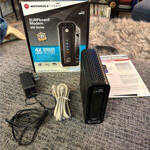 Motorola Arris SURFboard SB6121 WiFi Modem